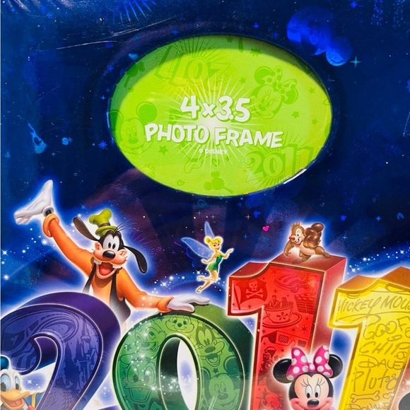 Walt Disney World 2011 Photo Album with 4"x3.5" Photo Frame Mickey Minnie Goofy - Picture 3 of 12